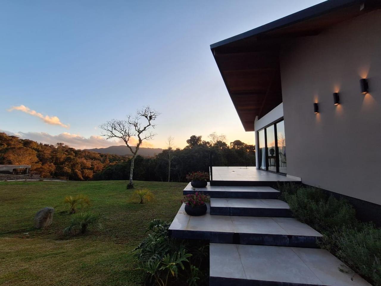 Casa Em Condominio Na Serra Раншу-Кеймаду Екстер'єр фото